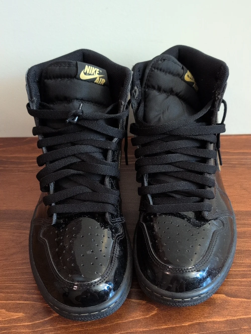 Nike Air Jordan 1 Retro High OG Metallic Gold Sz 10